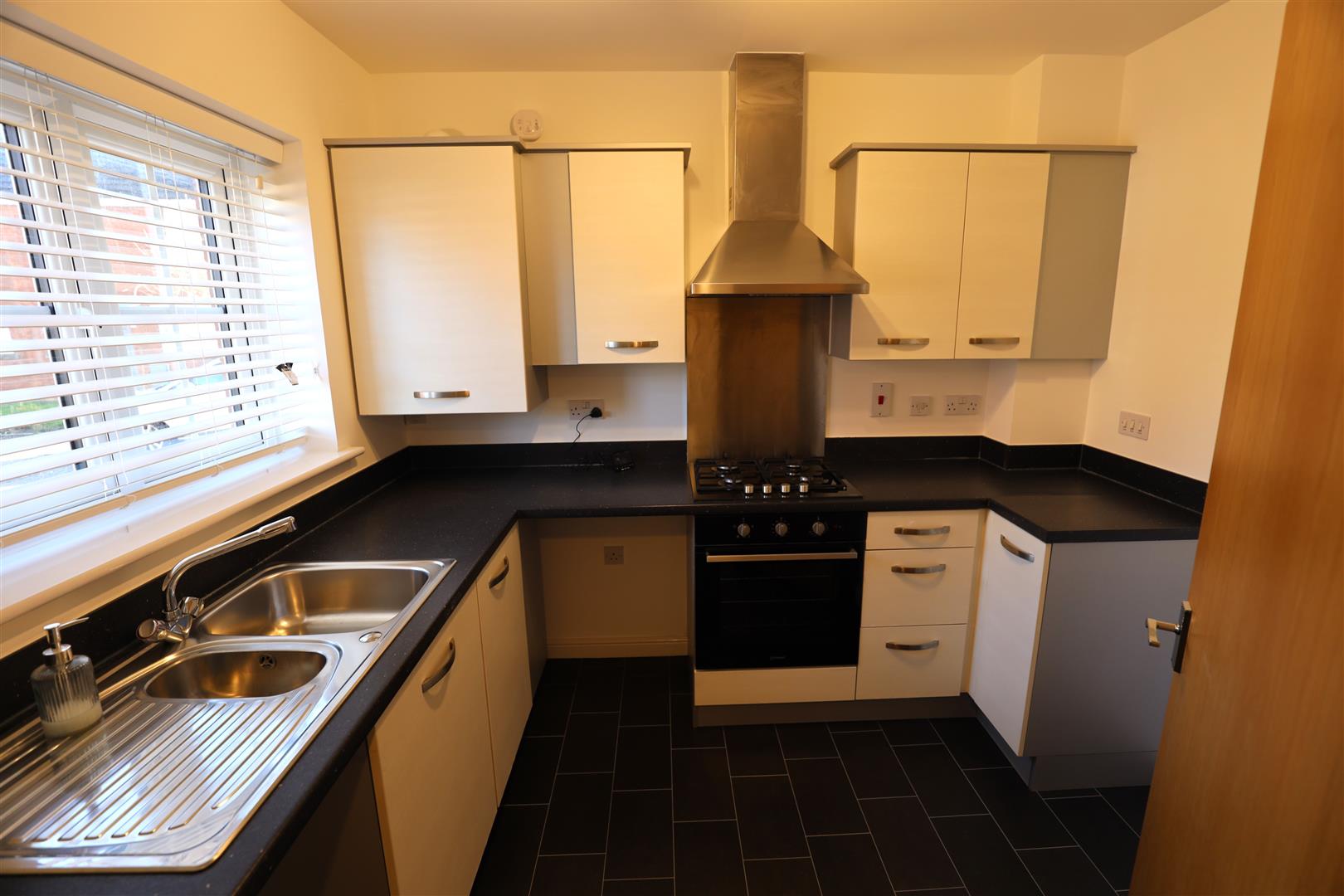 88 Lonydd Glas, Llanharan, Pontyclun, CF72 9FW